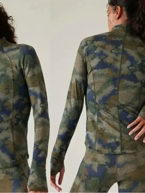 ATHLETA SALUTATION JACKET SIZE MEDIUM Green and Blue